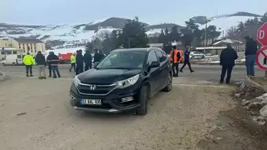 Bayburt'ta Minibüs Sürücüsüne Cip Çarptı: Ağır Yaralı