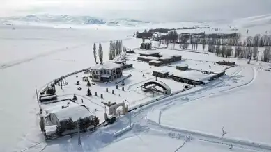 Demirözü'nde Kar Yağışı: Kenan Yavuz Müzesi Beyaza Büründü