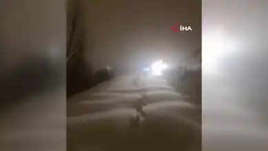 Karla Kaplı Yolda Mahsur Kalan Vatandaş