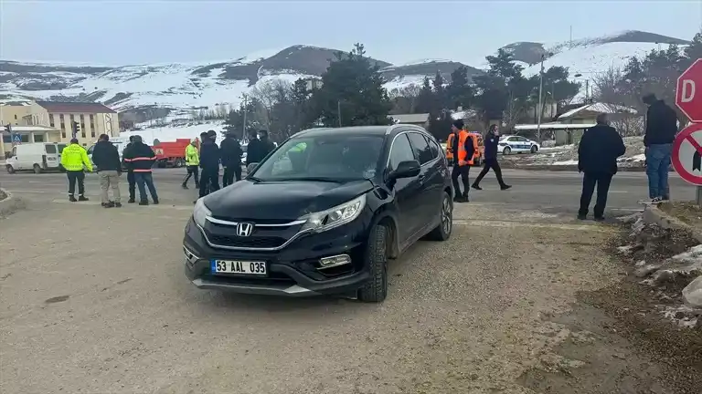 Bayburt'ta Minibüs Sürücüsüne Cip Çarptı: Ağır Yaralı