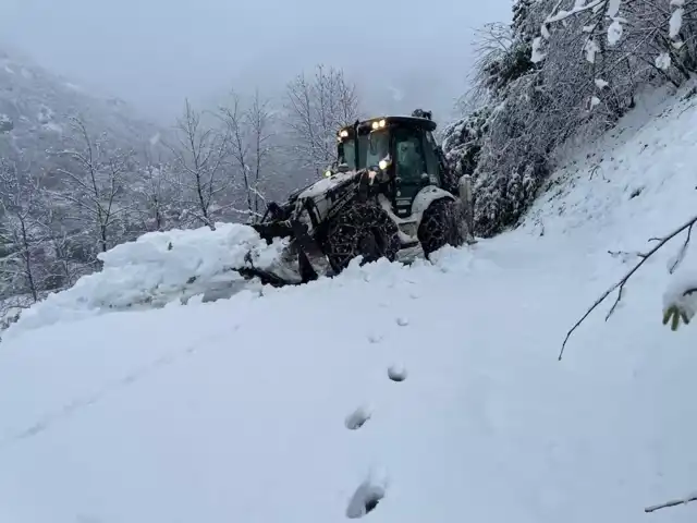 Doğu Karadeniz'de Yollar Kapandı: 715 Köy Ulaşılmaz