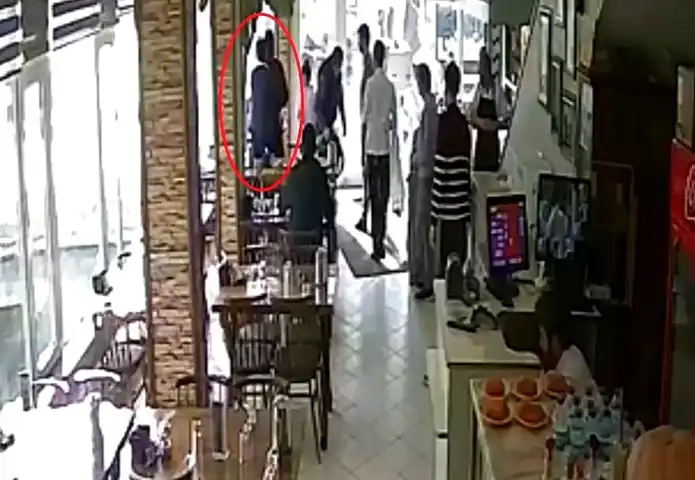 Garsonun Can Kurtaran Hareketi: Heimlich Manevrası ile Hayat Kurtarıldı
