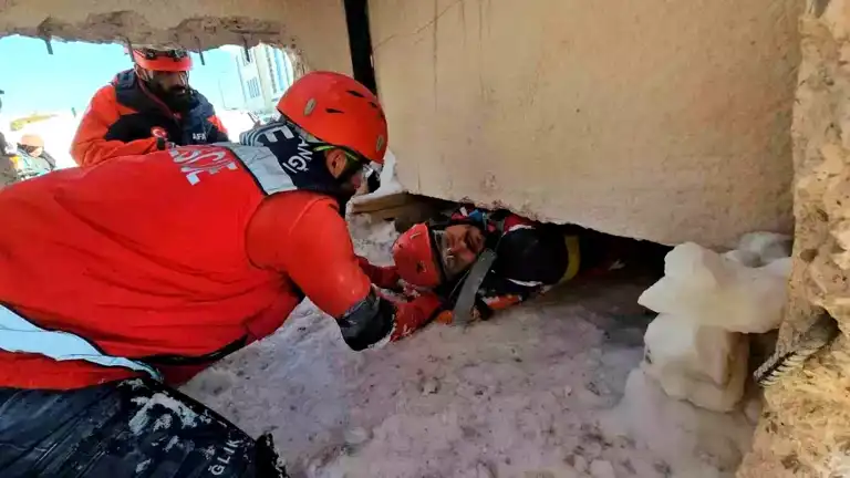UMKE Ekiplerine Deprem Eğitimi Verildi